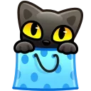 Черный котенок с большими желтыми глазами выглядывает из ярко-голубой подарочной сумки в синий горошек.