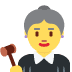 Эмодзи судьи: пожилая женщина с седыми волосами в черной судейской мантии с белым воротником, держащая в руке деревянный судейский молоток.